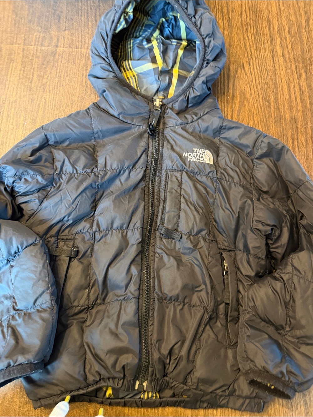 The North Face 550 Boys size 5 black Hooded reversible Puffer Jacket